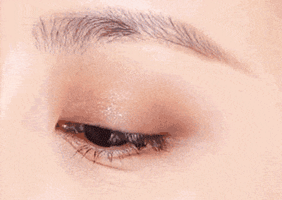 杨子美学教育眼妆不持久容易飞粉完美眼妆一定要注意这几个点